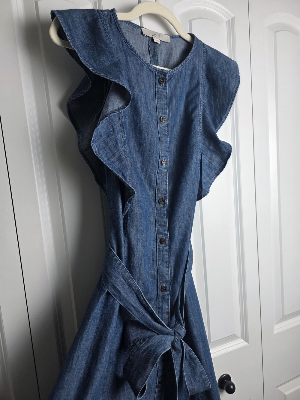 LOFT Ruffle Denim Midi Dress – Size 8 - 100% Cotton - Picture 5 of 16